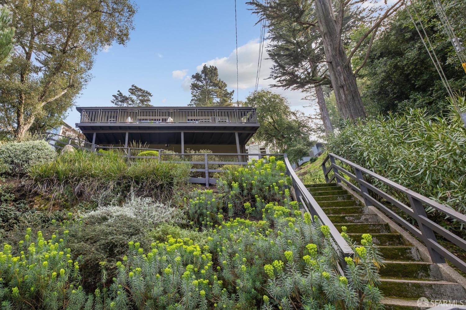 Detail Gallery Image 2 of 69 For 6340 Melville Dr, Oakland,  CA 94611 - 3 Beds | 2 Baths