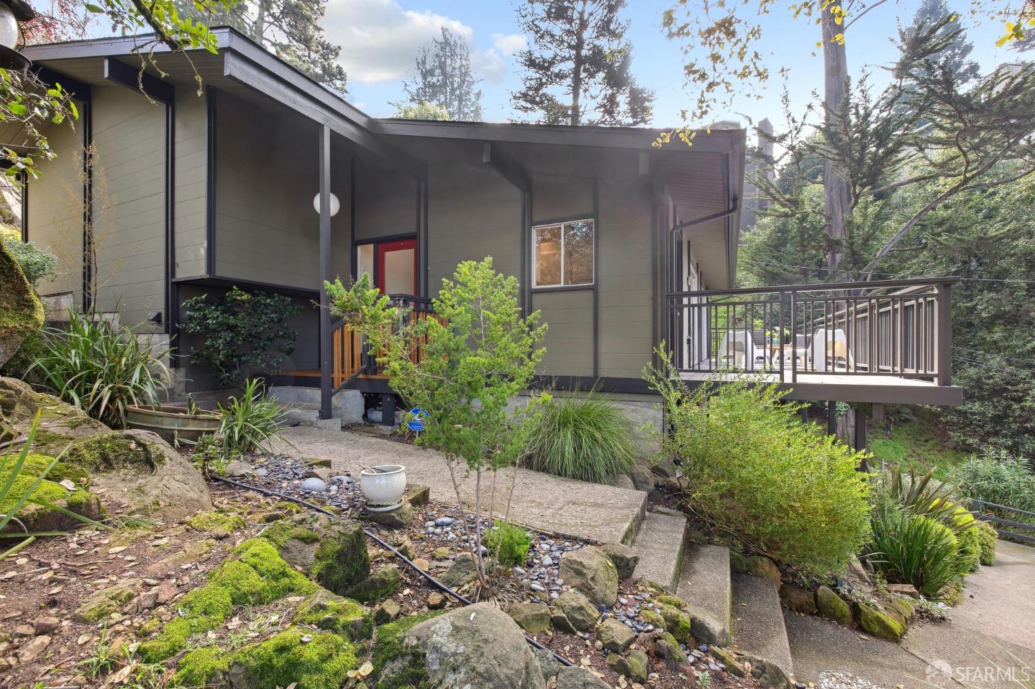 Detail Gallery Image 4 of 69 For 6340 Melville Dr, Oakland,  CA 94611 - 3 Beds | 2 Baths