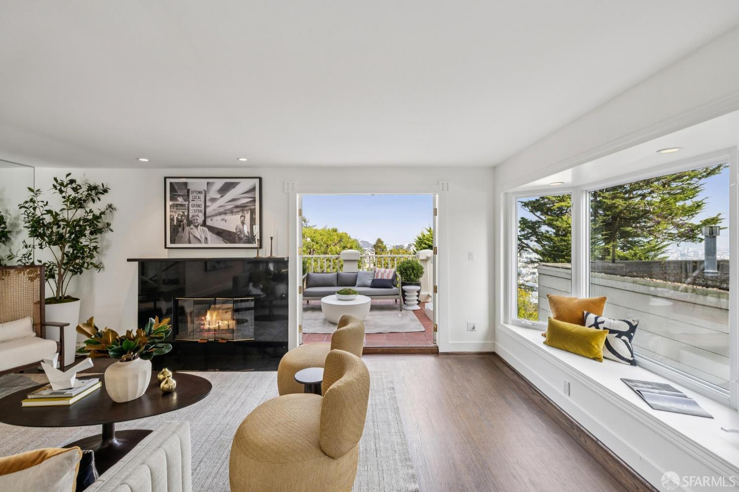 Detail Gallery Image 11 of 86 For 636 28th St, San Francisco,  CA 94131 - 4 Beds | 3/1 Baths