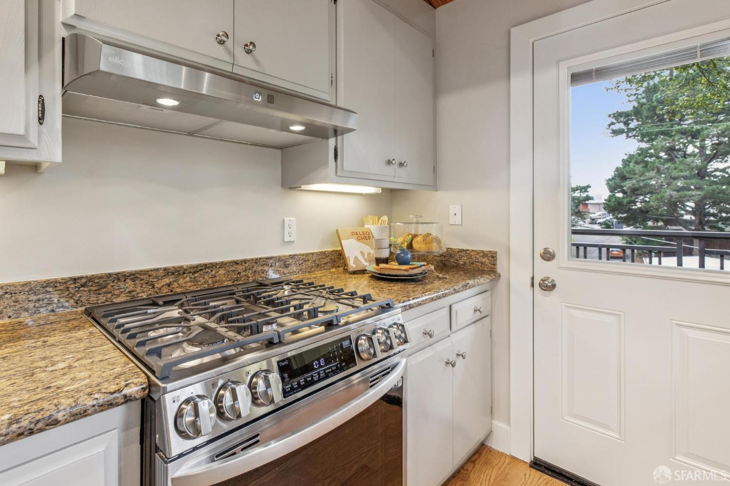 Detail Gallery Image 31 of 69 For 6340 Melville Dr, Oakland,  CA 94611 - 3 Beds | 2 Baths