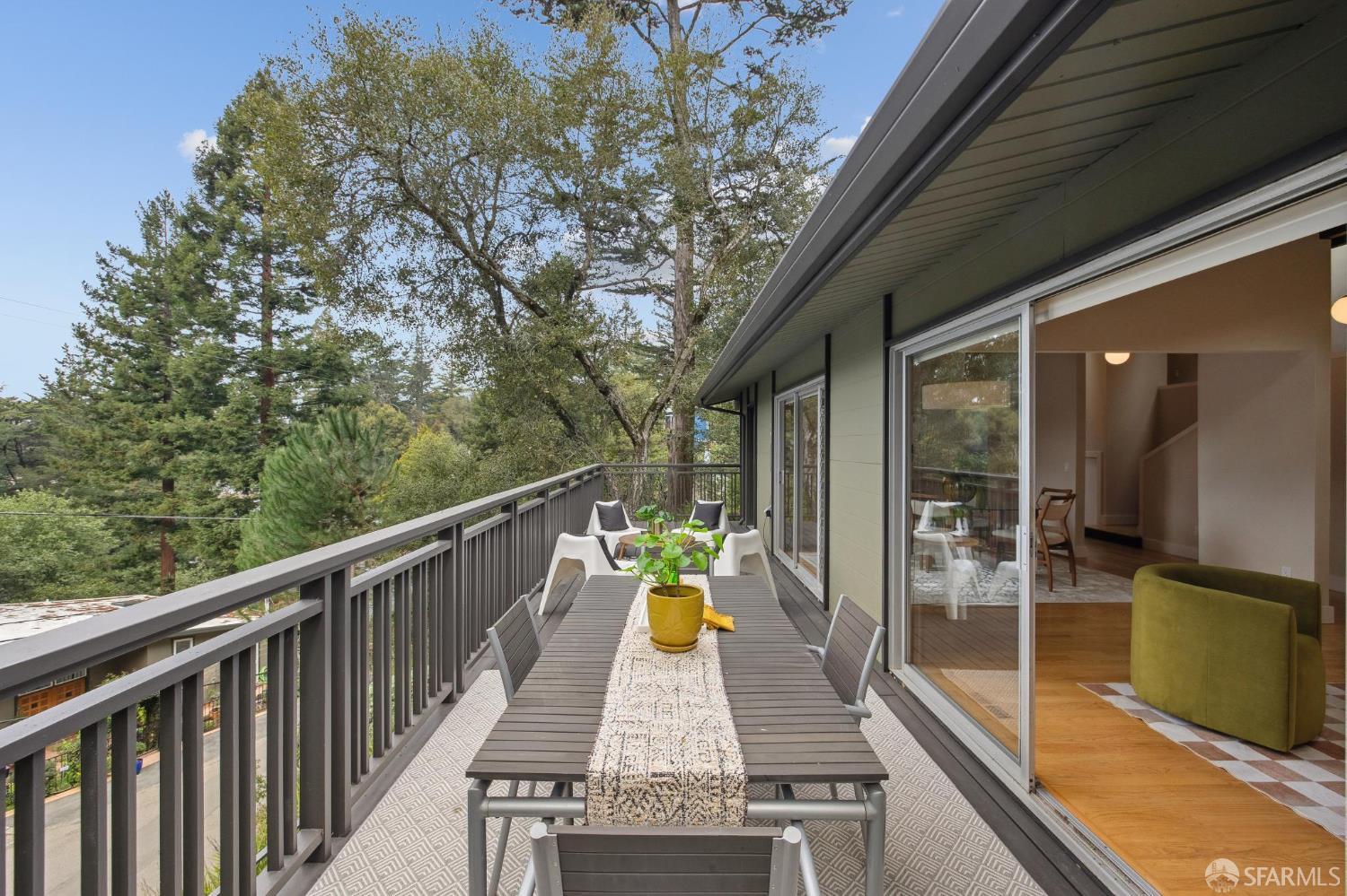 Detail Gallery Image 16 of 69 For 6340 Melville Dr, Oakland,  CA 94611 - 3 Beds | 2 Baths