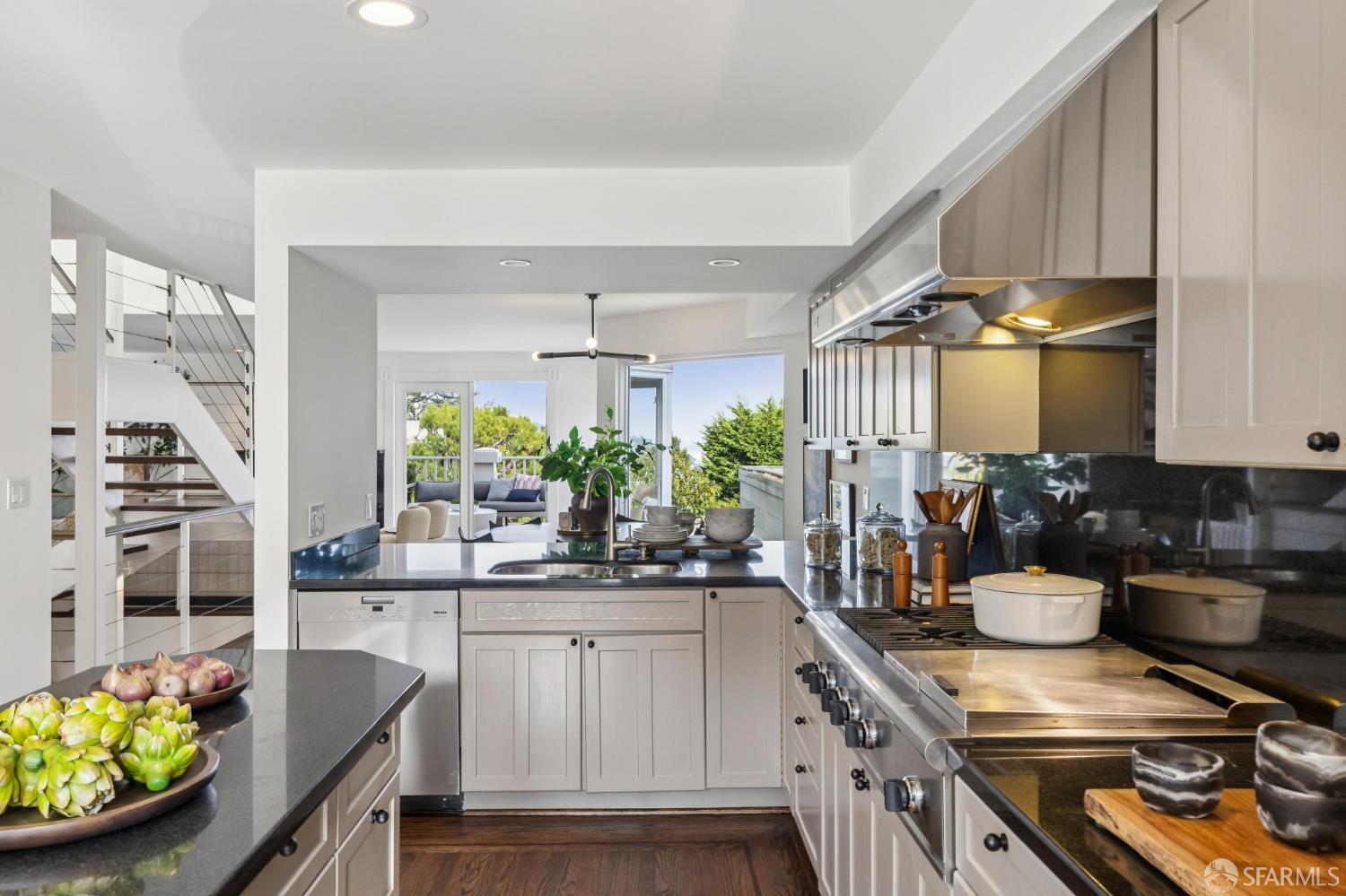 Detail Gallery Image 23 of 86 For 636 28th St, San Francisco,  CA 94131 - 4 Beds | 3/1 Baths