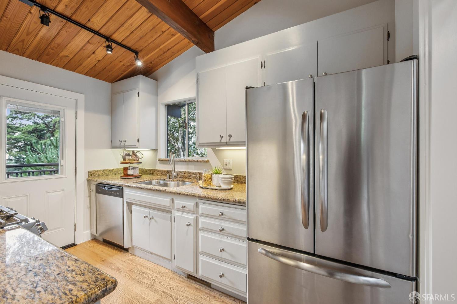 Detail Gallery Image 28 of 69 For 6340 Melville Dr, Oakland,  CA 94611 - 3 Beds | 2 Baths