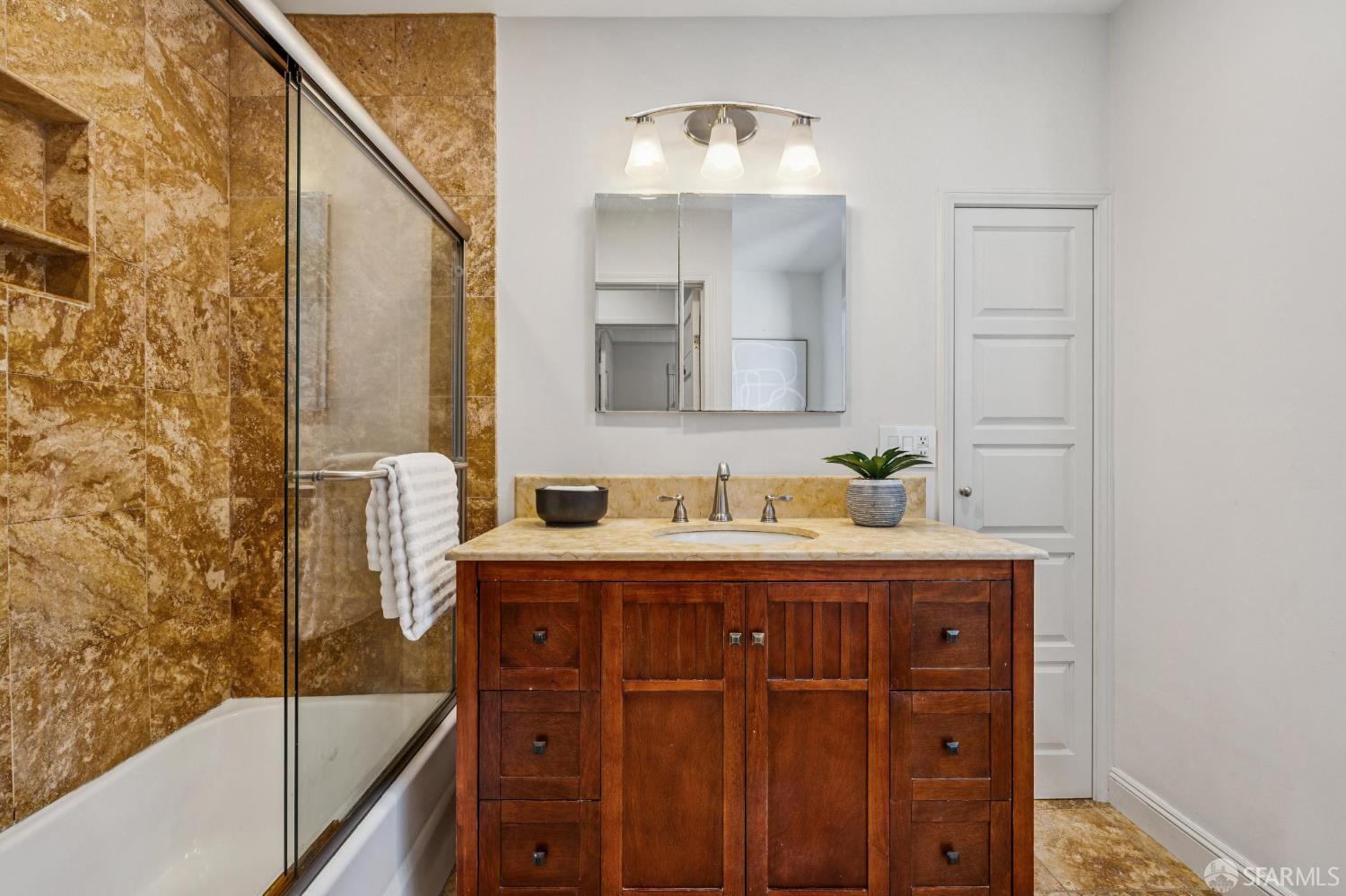 Detail Gallery Image 17 of 47 For 346 Lisbon St, San Francisco,  CA 94112 - 3 Beds | 2 Baths