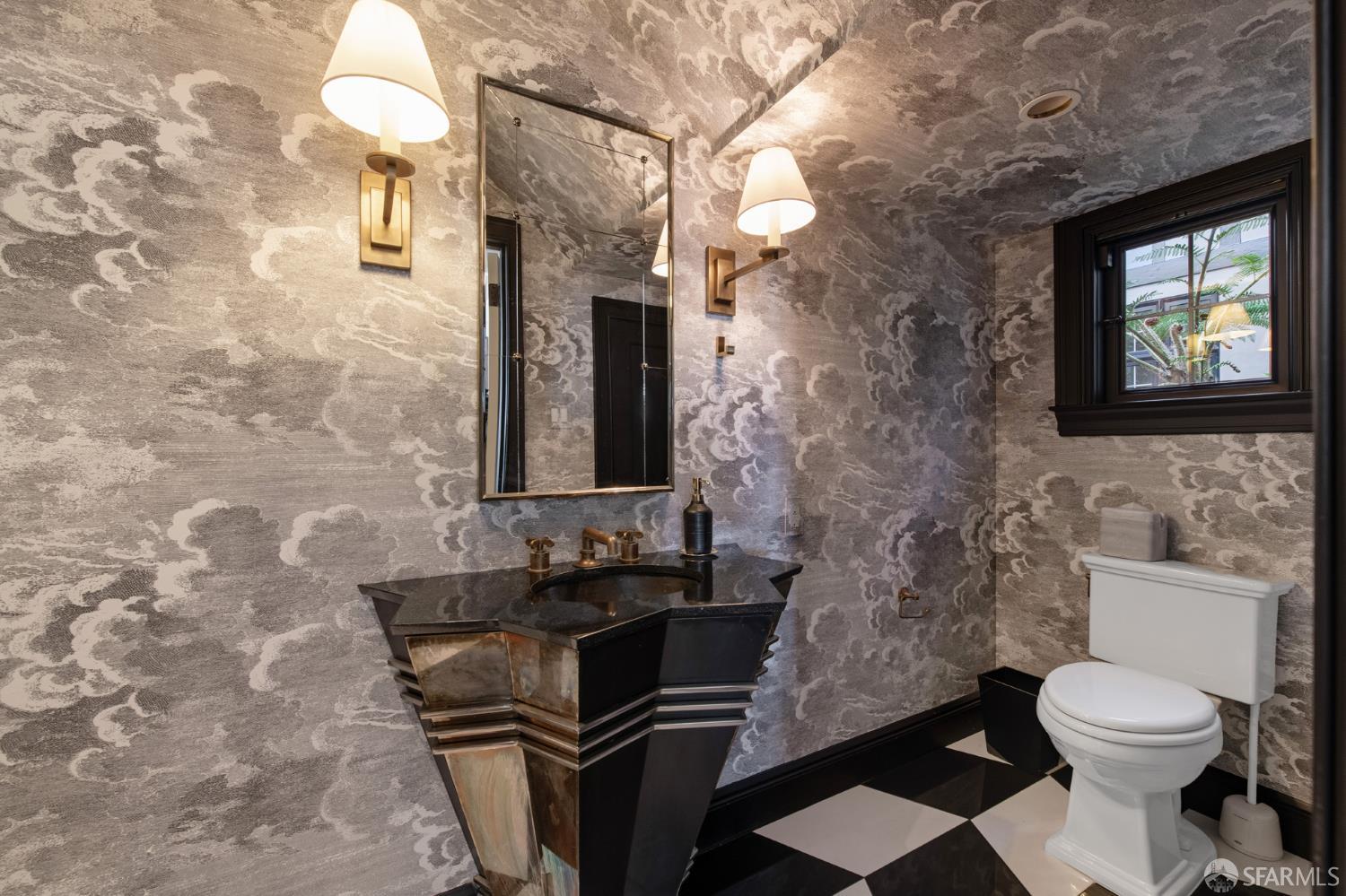 Detail Gallery Image 19 of 84 For 2500 Divisadero St, San Francisco,  CA 94115 - 8 Beds | 5/3 Baths