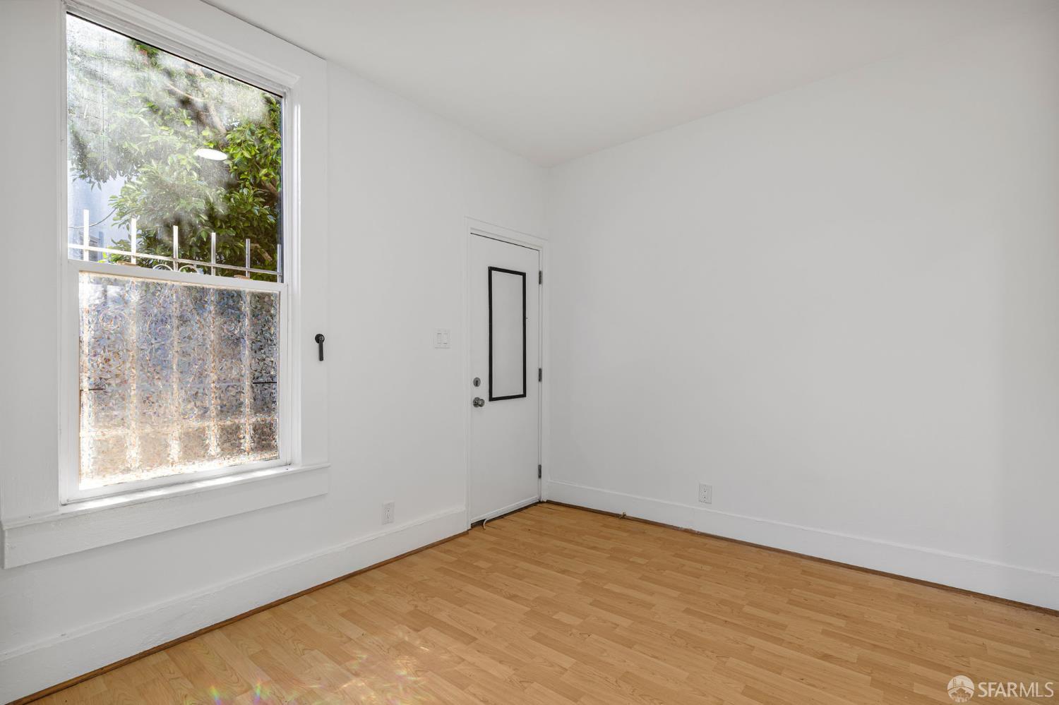 Detail Gallery Image 5 of 11 For 464 Linden St, San Francisco,  CA 94102 - – Beds | – Baths