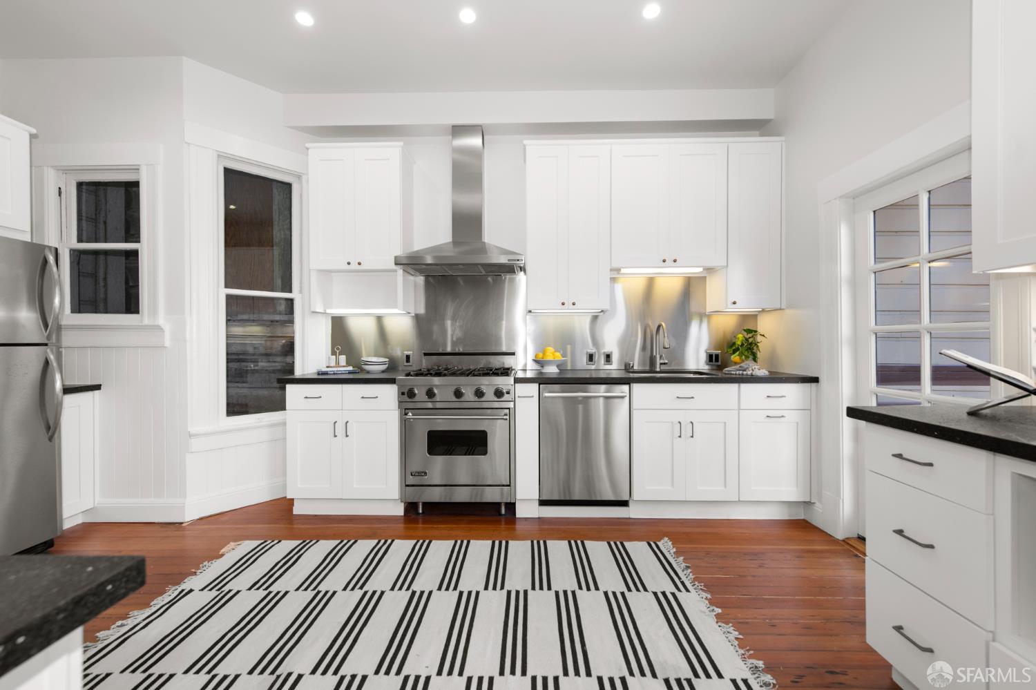 Detail Gallery Image 7 of 46 For 220 Scott St, San Francisco,  CA 94117 - 3 Beds | 1 Baths