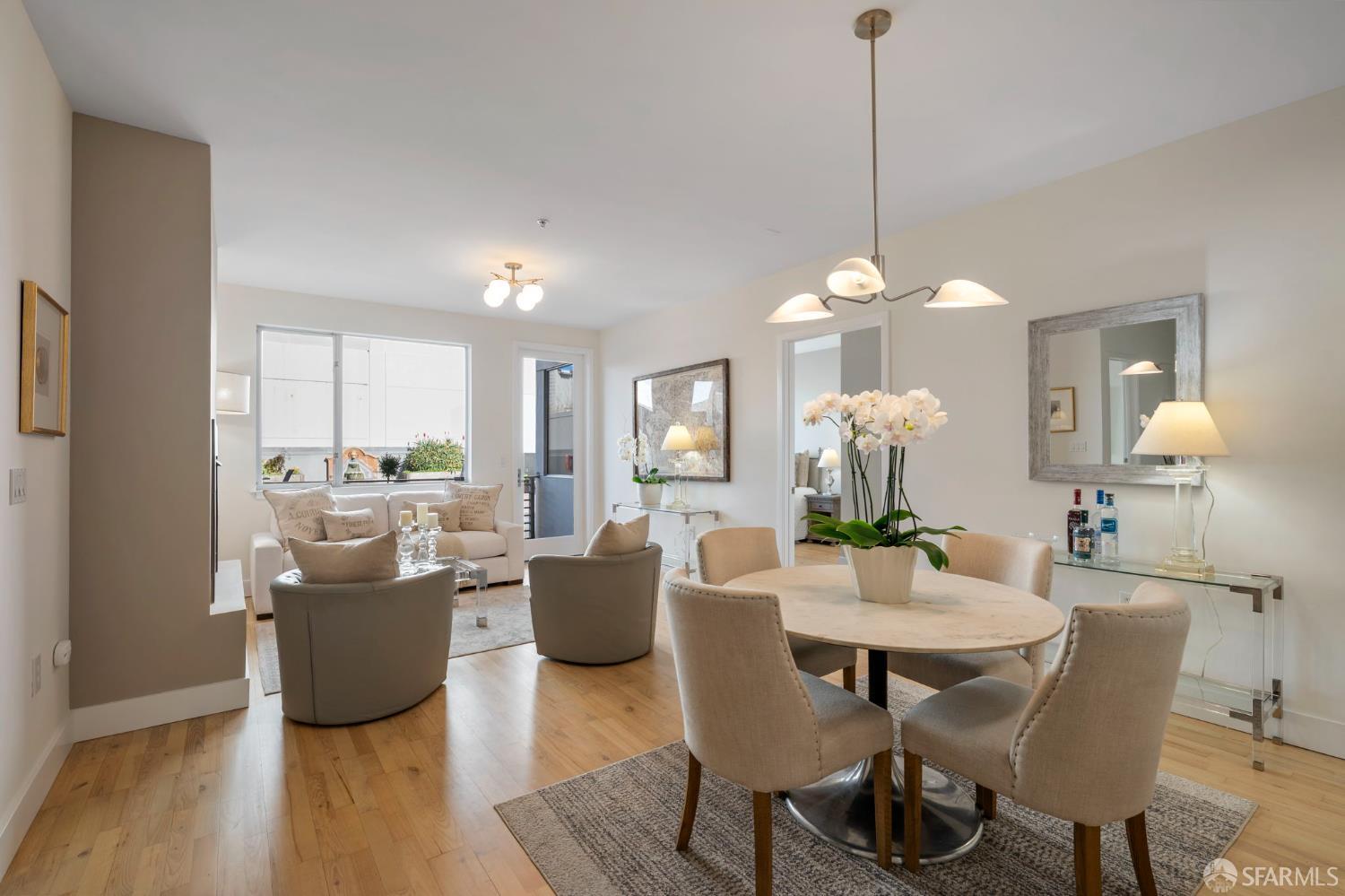 Detail Gallery Image 7 of 36 For 2300 Broadway #7,  Oakland,  CA 94612 - 2 Beds | 2 Baths