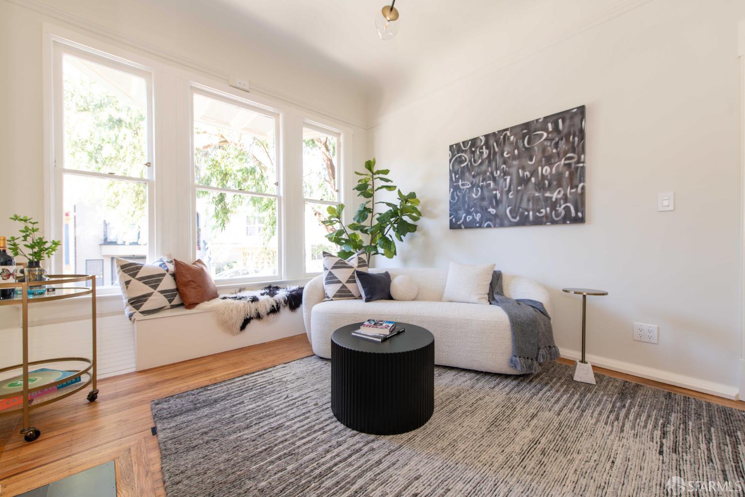 Detail Gallery Image 3 of 46 For 220 Scott St, San Francisco,  CA 94117 - 3 Beds | 1 Baths