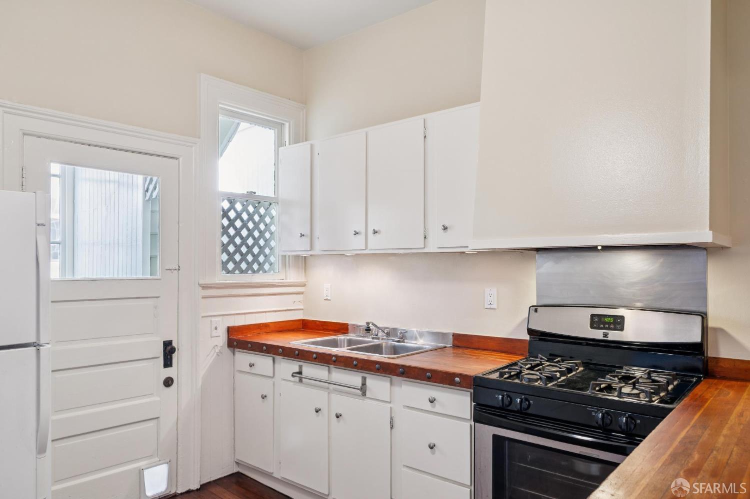 Detail Gallery Image 19 of 30 For 250 Coleridge St #B,  San Francisco,  CA 94110 - 2 Beds | 1 Baths