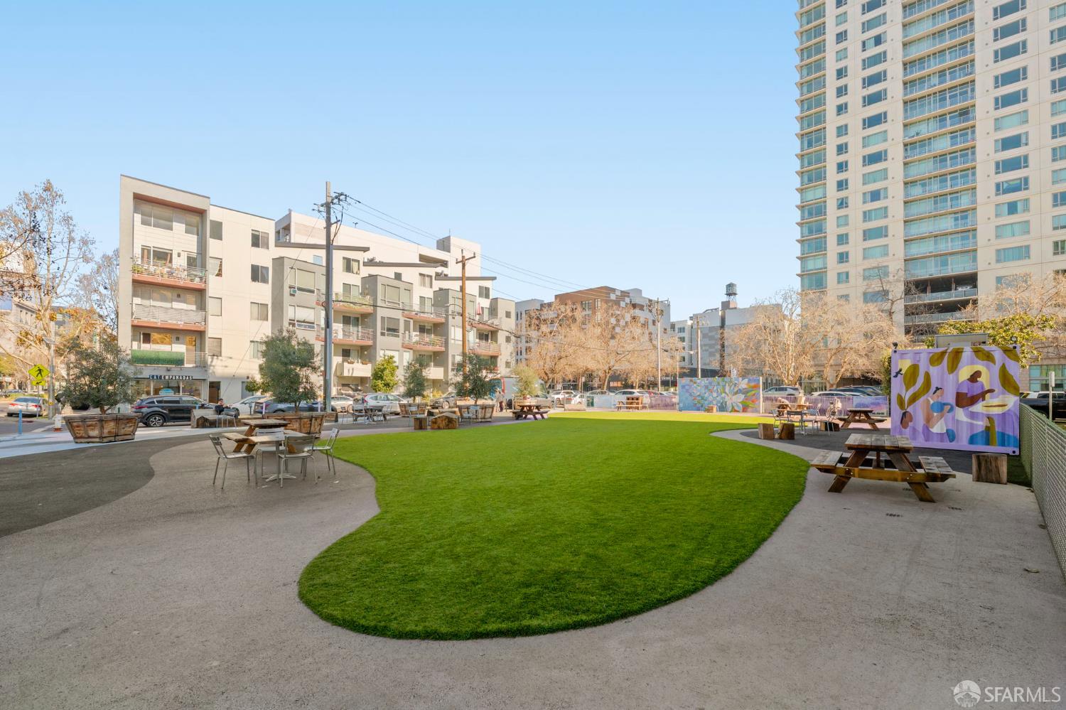 Detail Gallery Image 3 of 36 For 2300 Broadway #7,  Oakland,  CA 94612 - 2 Beds | 2 Baths