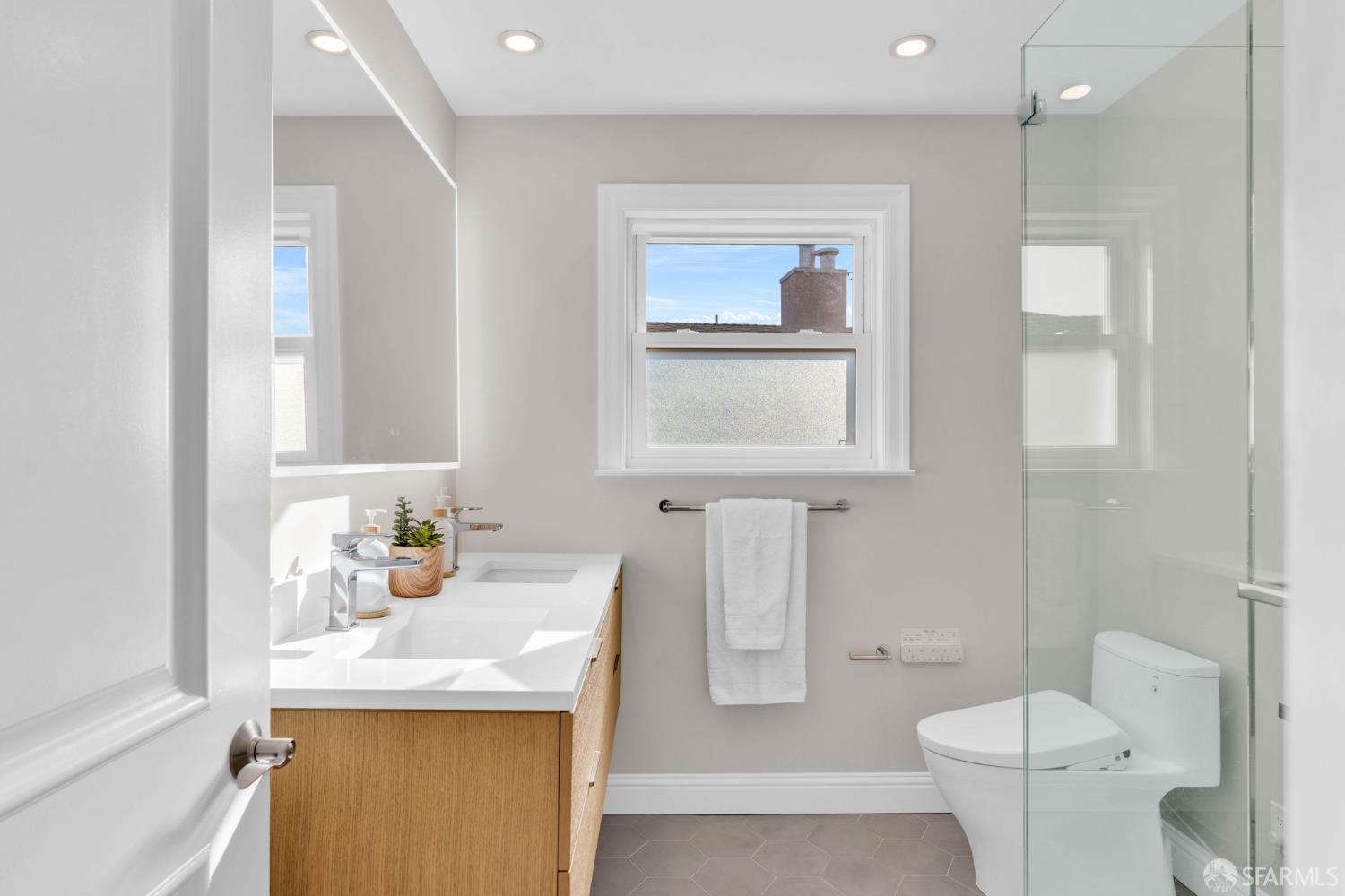 Detail Gallery Image 34 of 70 For 311 Lakeshore Dr, San Francisco,  CA 94132 - 3 Beds | 3 Baths