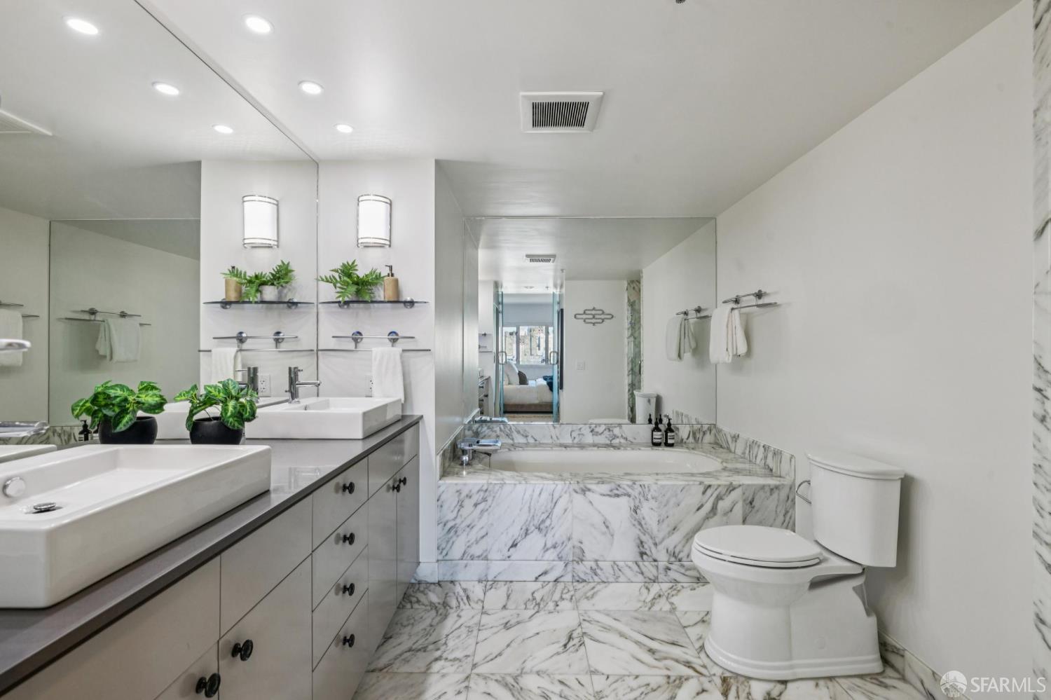 Detail Gallery Image 8 of 14 For 1388 Gough St #908,  San Francisco,  CA 94109 - 2 Beds | 2 Baths