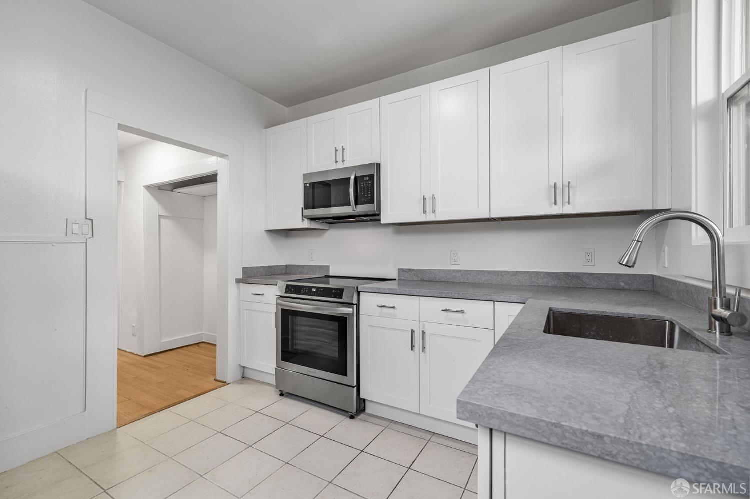 Detail Gallery Image 4 of 11 For 464 Linden St, San Francisco,  CA 94102 - – Beds | – Baths