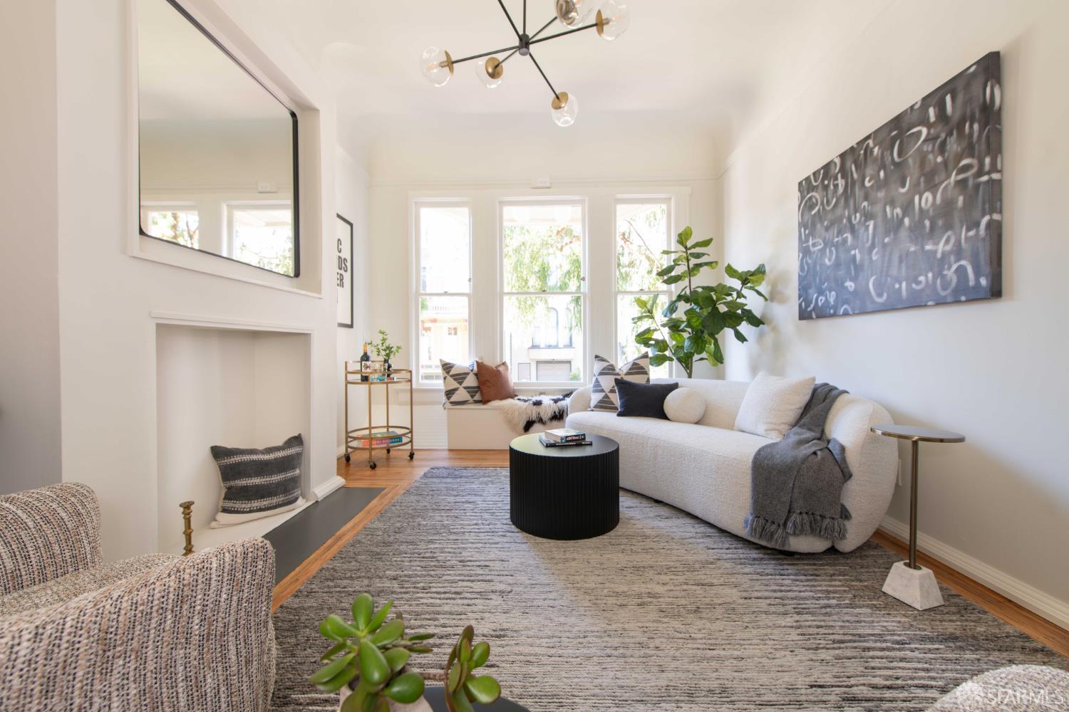 Detail Gallery Image 2 of 46 For 220 Scott St, San Francisco,  CA 94117 - 3 Beds | 1 Baths