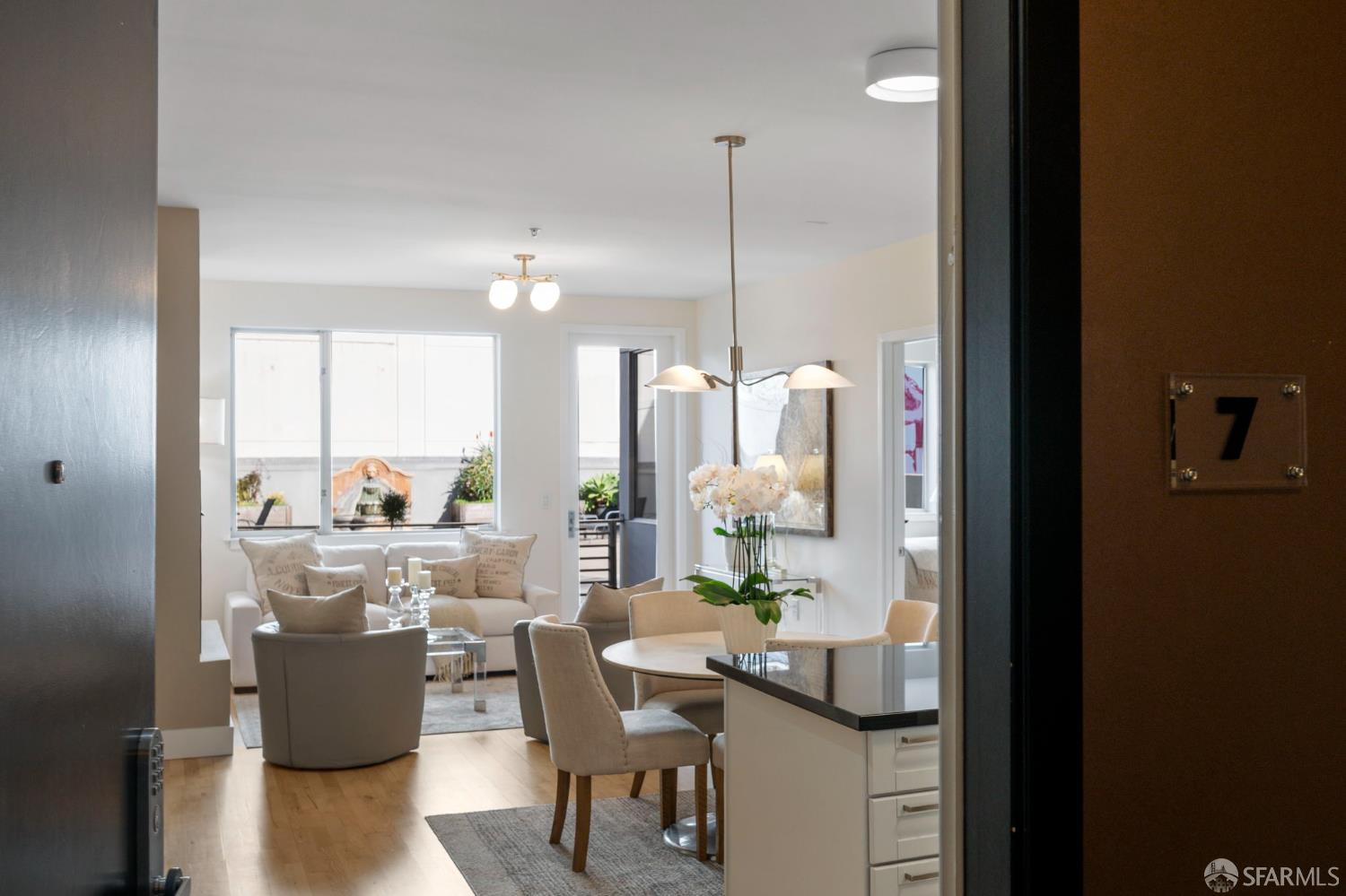 Detail Gallery Image 6 of 36 For 2300 Broadway #7,  Oakland,  CA 94612 - 2 Beds | 2 Baths