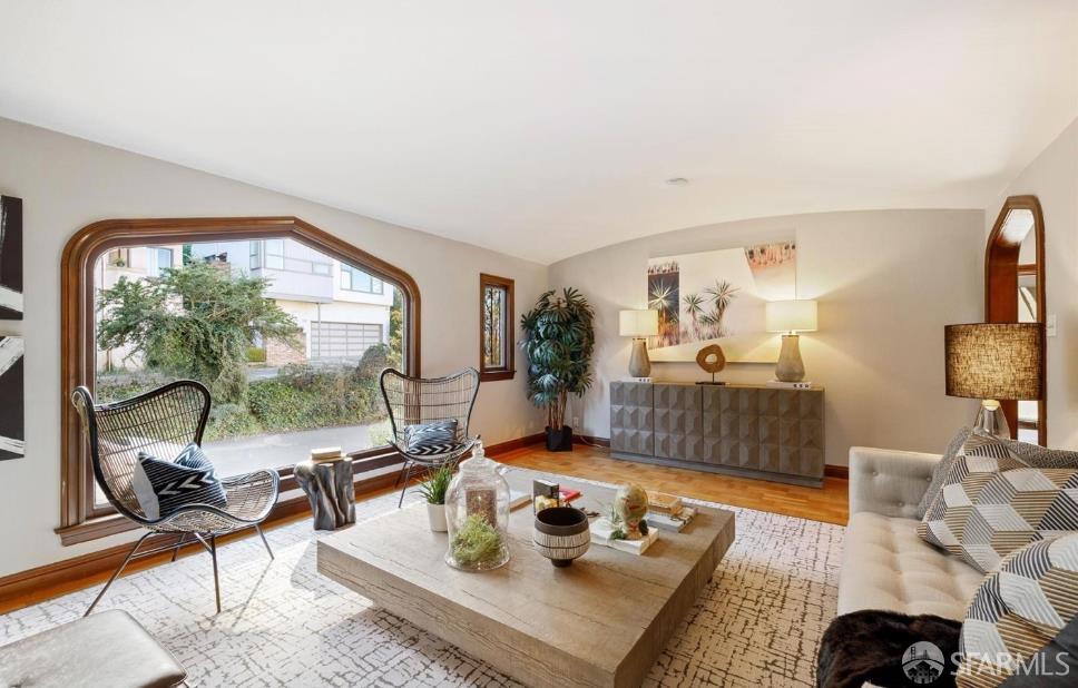 Detail Gallery Image 8 of 38 For 220 Vasquez Ave, San Francisco,  CA 94127 - 4 Beds | 3/1 Baths