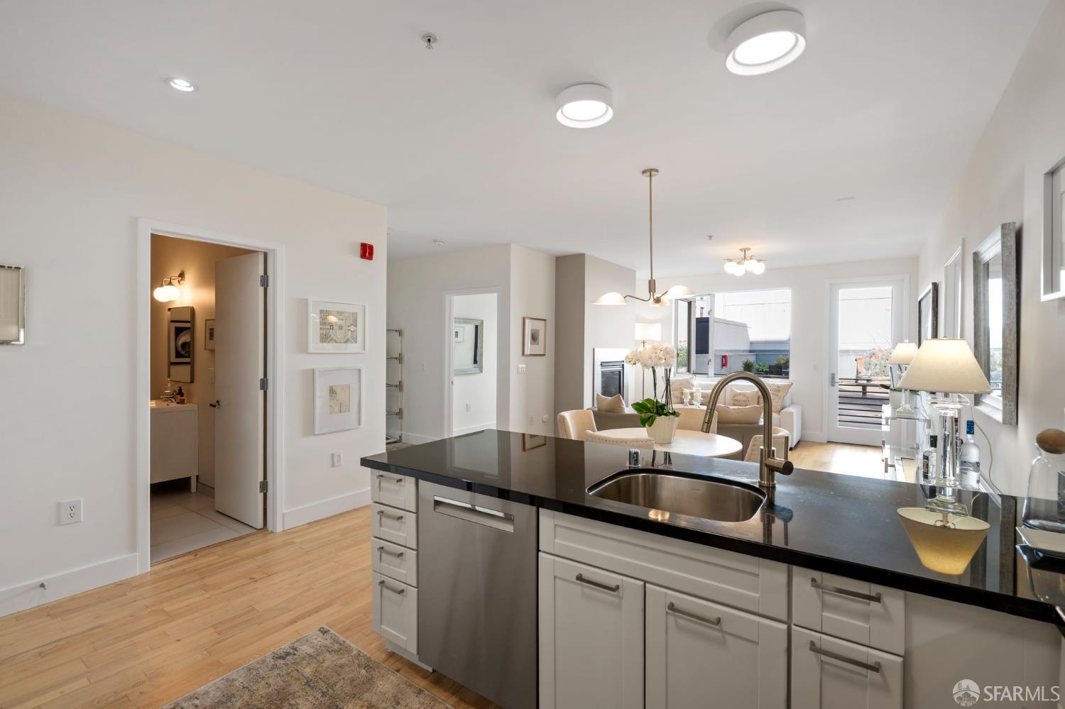 Detail Gallery Image 16 of 36 For 2300 Broadway #7,  Oakland,  CA 94612 - 2 Beds | 2 Baths