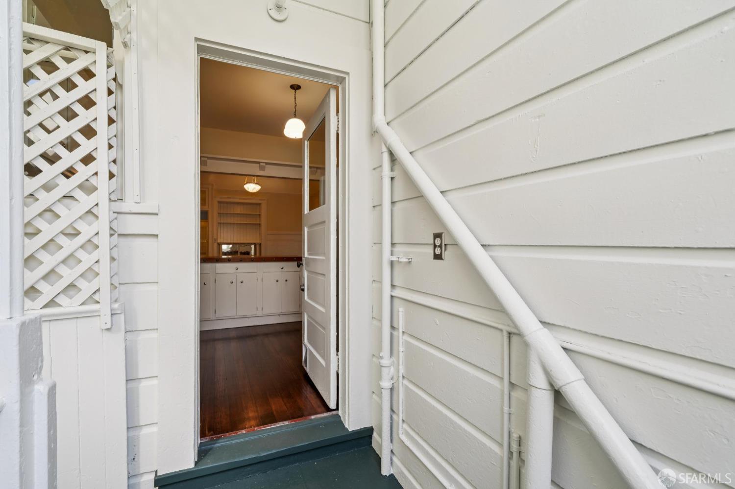 Detail Gallery Image 26 of 30 For 250 Coleridge St #B,  San Francisco,  CA 94110 - 2 Beds | 1 Baths