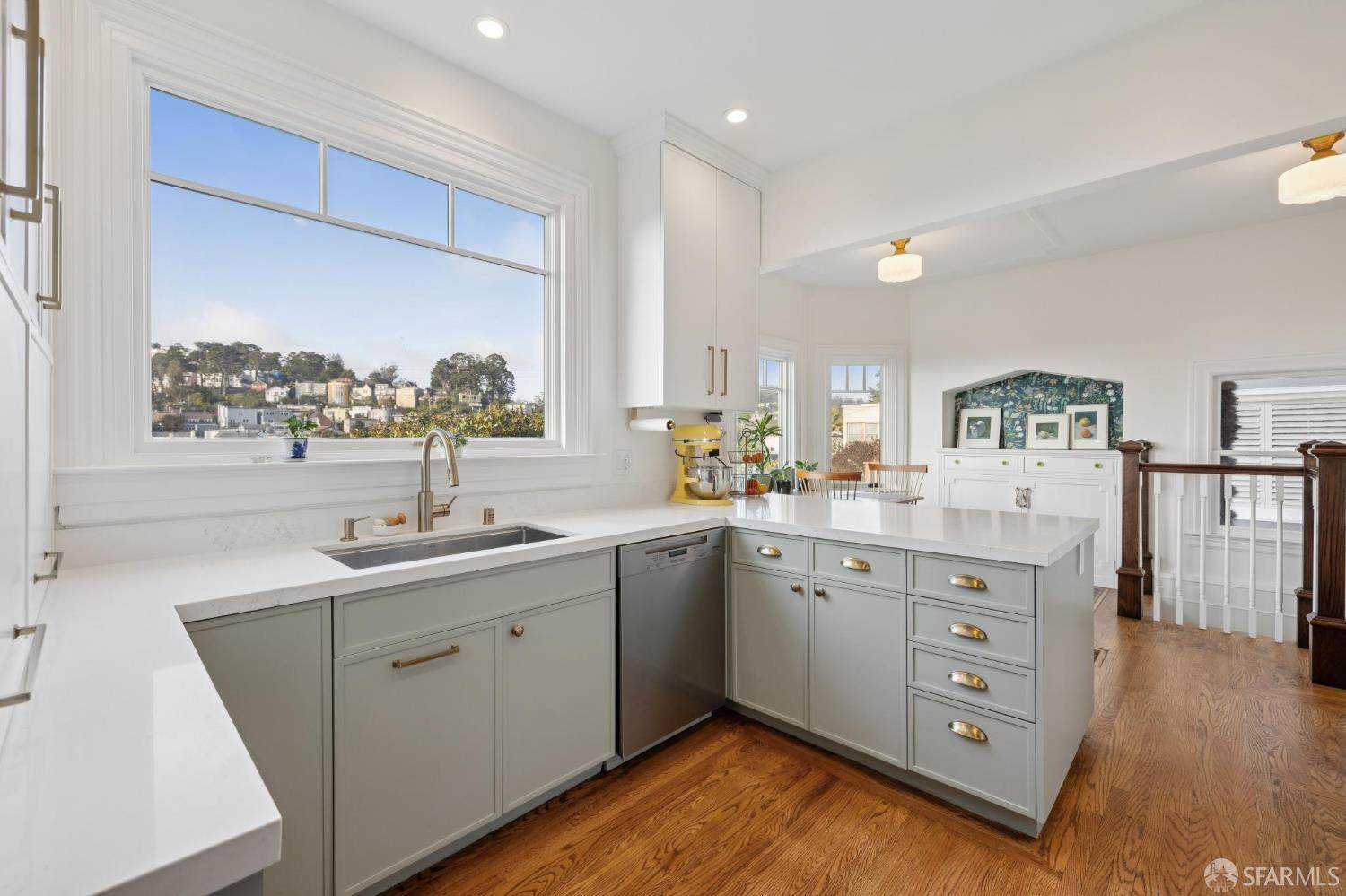 Detail Gallery Image 12 of 38 For 220 Vasquez Ave, San Francisco,  CA 94127 - 4 Beds | 3/1 Baths