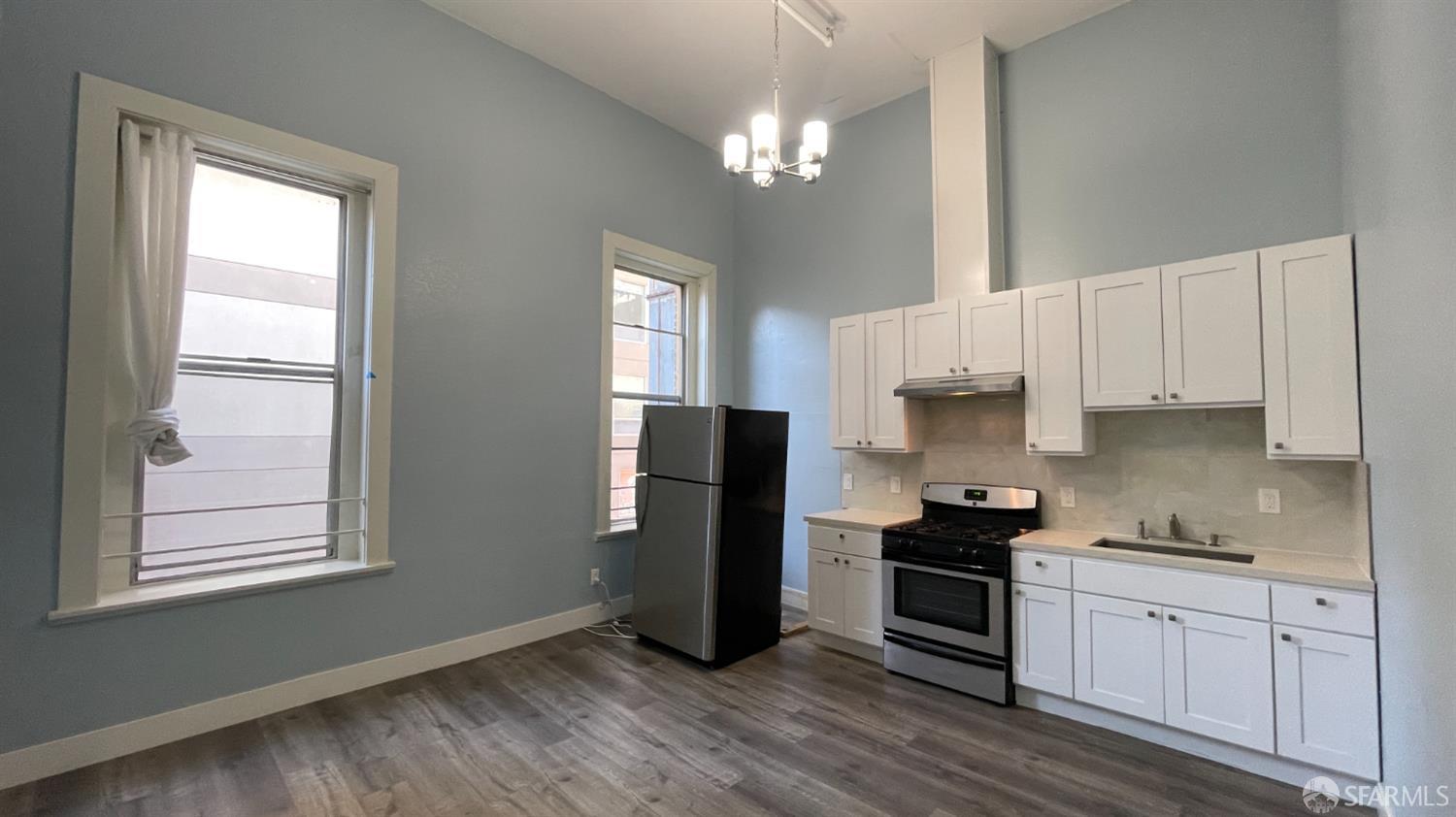 Detail Gallery Image 3 of 6 For 375 12th St #1,  Oakland,  CA 94607 - 2 Beds | 1 Baths