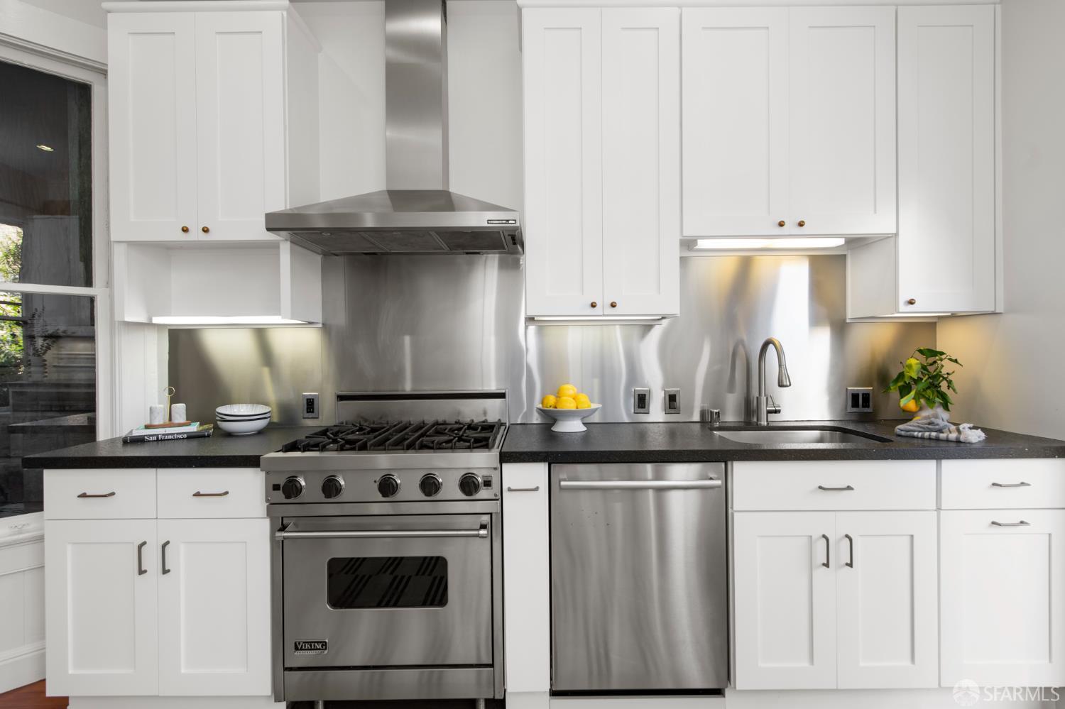 Detail Gallery Image 8 of 46 For 220 Scott St, San Francisco,  CA 94117 - 3 Beds | 1 Baths