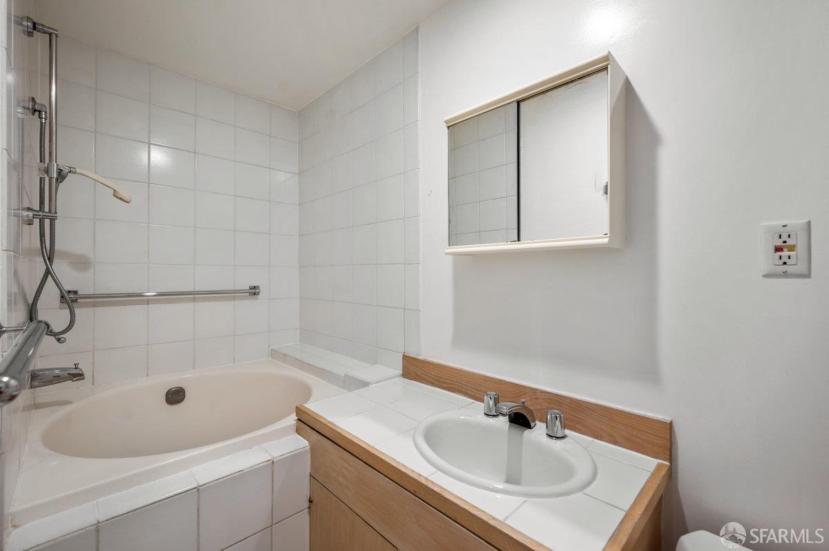 Detail Gallery Image 31 of 38 For 232 Presidio Ave, San Francisco,  CA 94115 - 4 Beds | 3/1 Baths