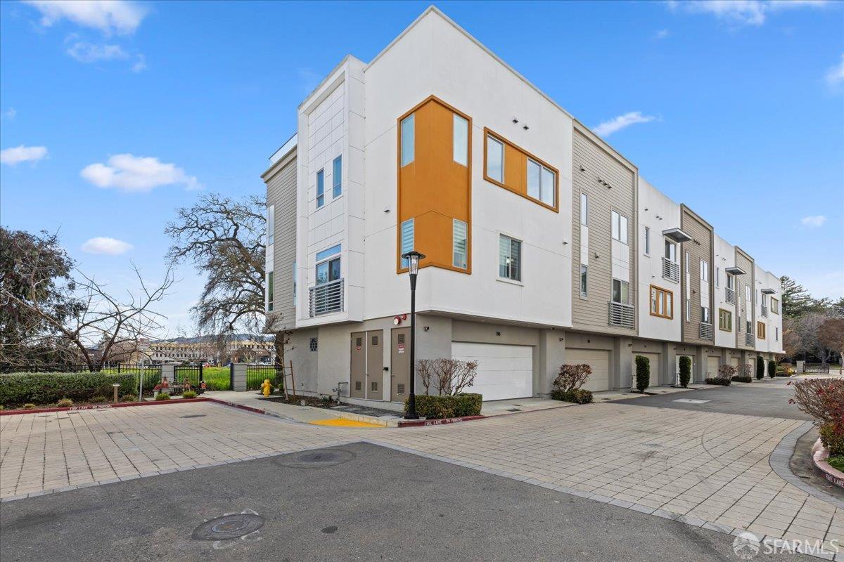 Front Image Thumbnail for SF426095979