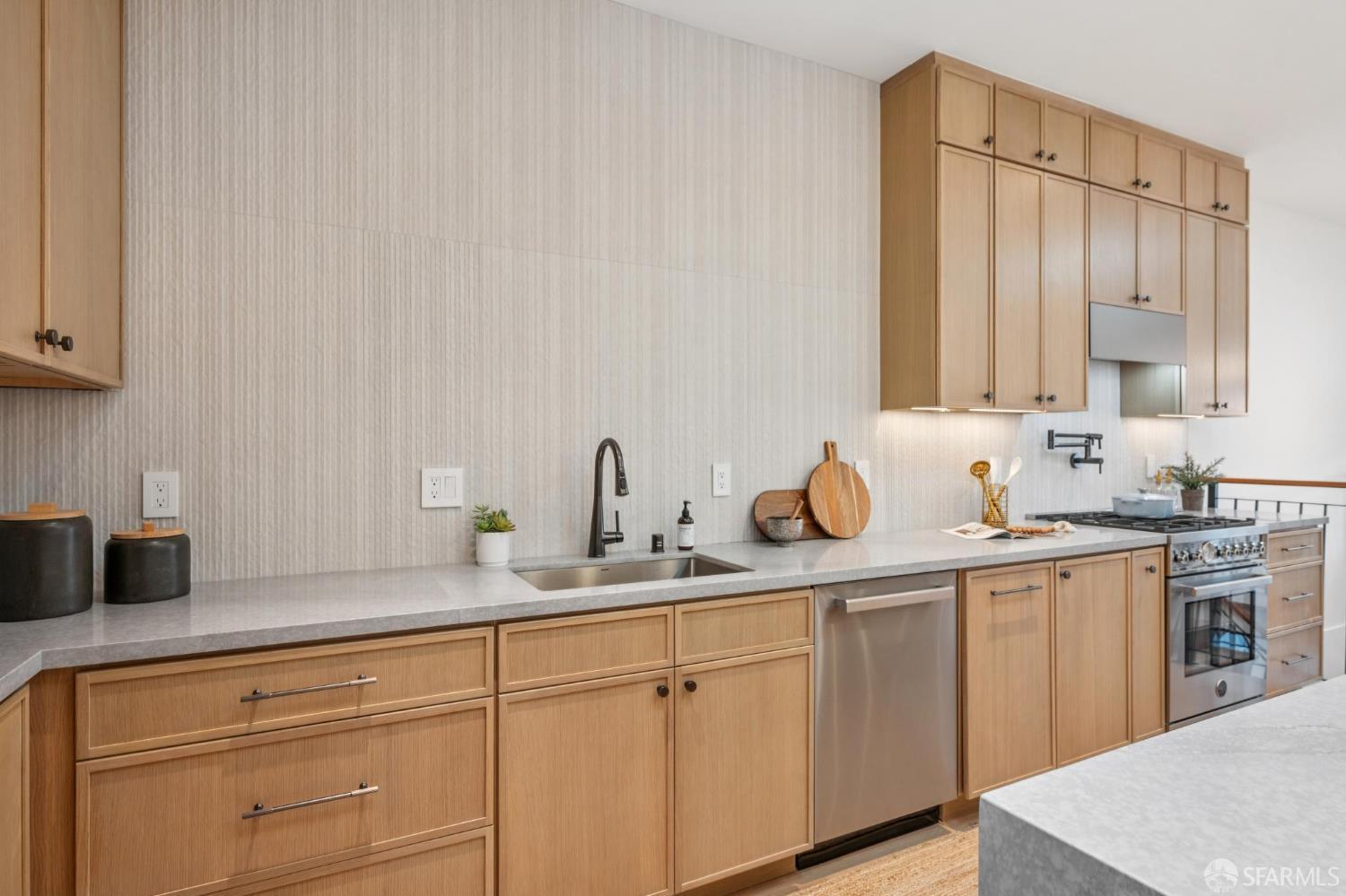 Detail Gallery Image 27 of 99 For 382 Lisbon St, San Francisco,  CA 94112 - 3 Beds | 4/1 Baths