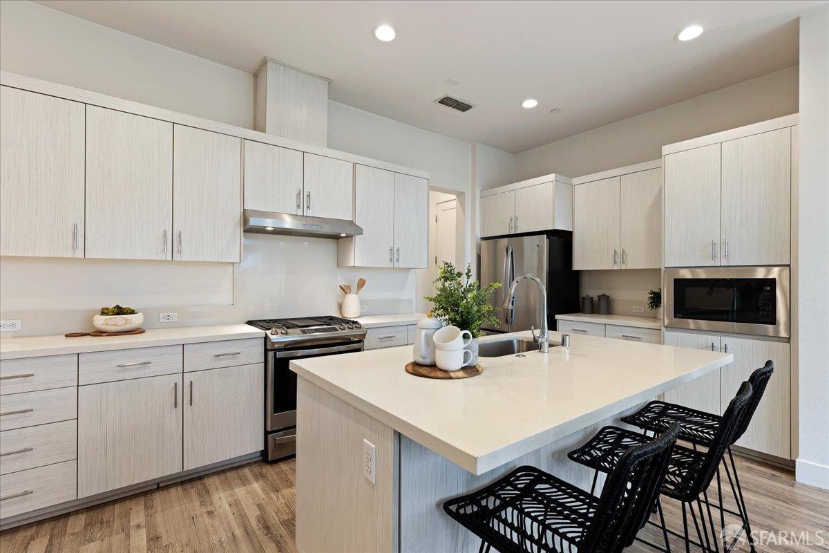 Detail Gallery Image 9 of 37 For 7991 Regional Cmn, Dublin,  CA 94568 - 3 Beds | 3 Baths