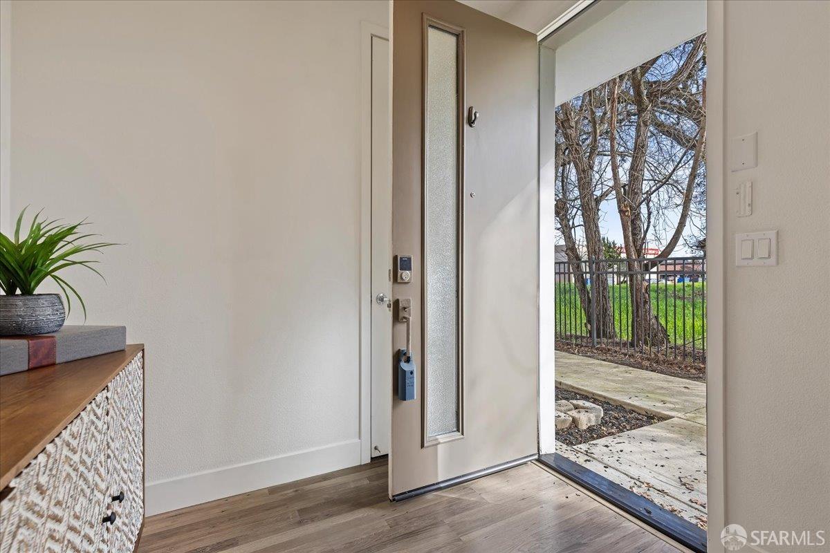 Detail Gallery Image 5 of 37 For 7991 Regional Cmn, Dublin,  CA 94568 - 3 Beds | 3 Baths