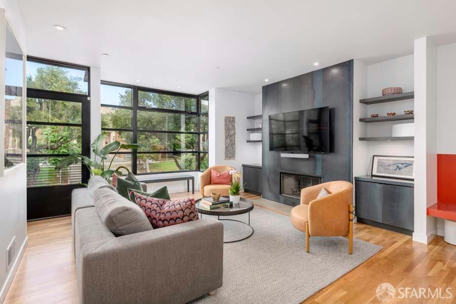 3153 Sacramento Street