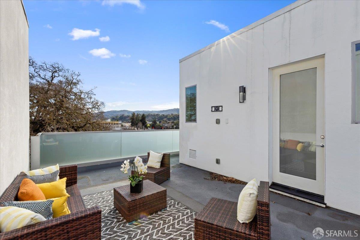 Detail Gallery Image 33 of 37 For 7991 Regional Cmn, Dublin,  CA 94568 - 3 Beds | 3 Baths