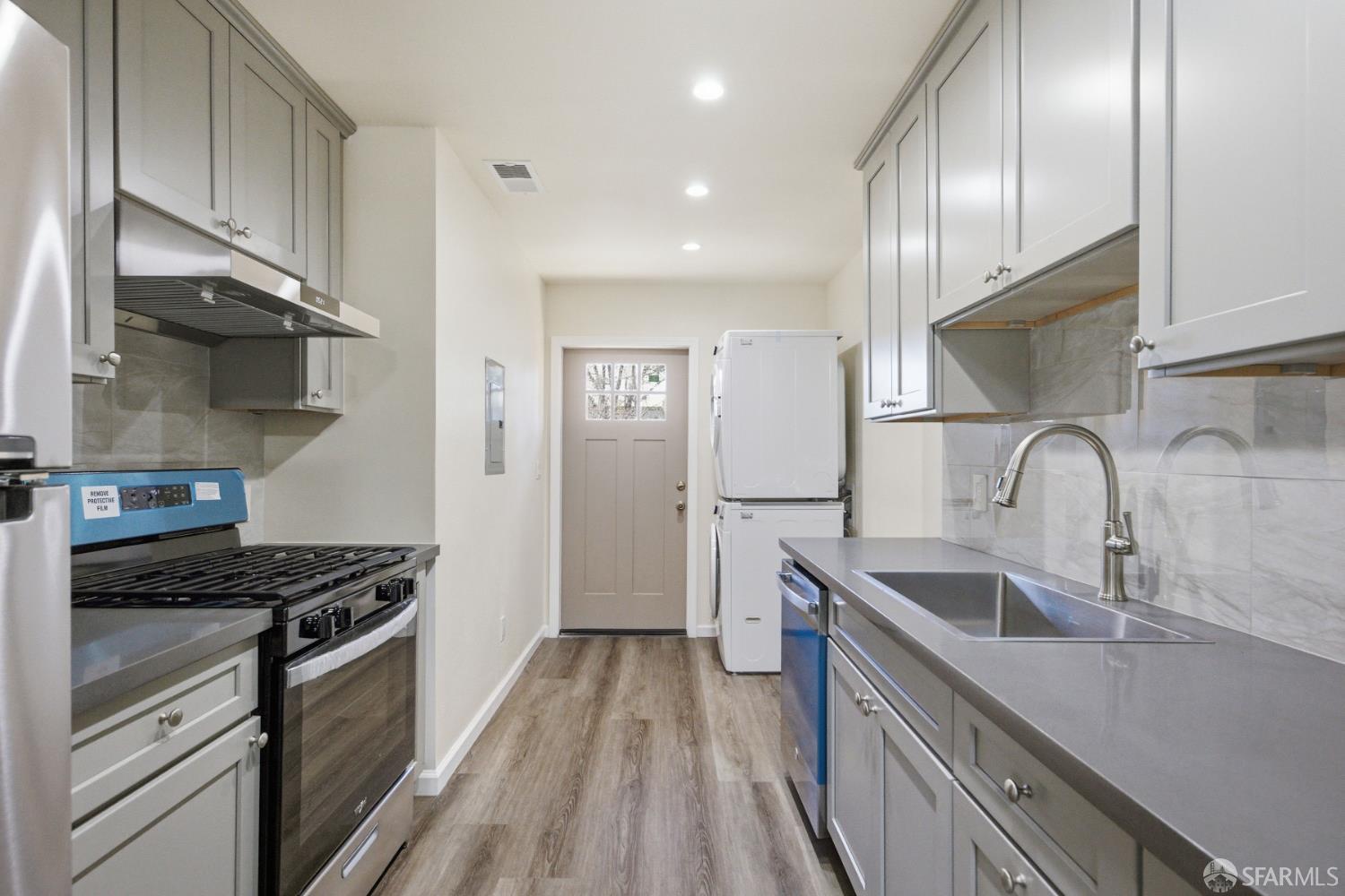 Detail Gallery Image 2 of 22 For 1942 Peggy Dr, Pleasant Hill,  CA 94523 - 3 Beds | 2 Baths