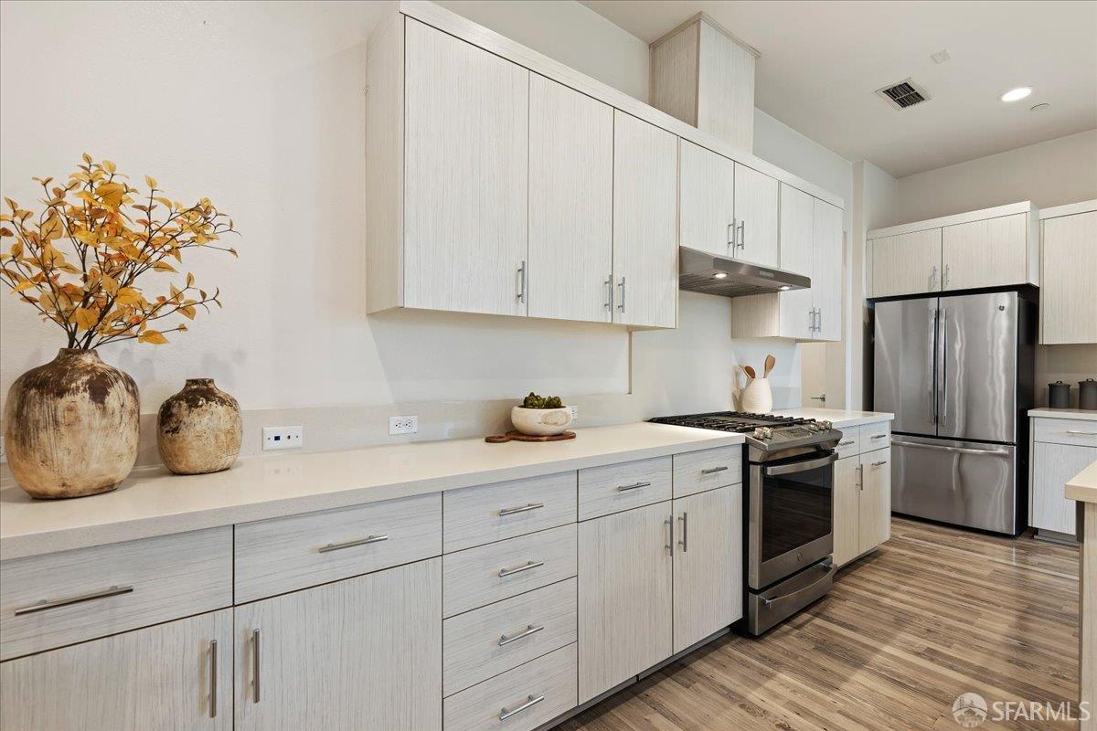 Detail Gallery Image 7 of 37 For 7991 Regional Cmn, Dublin,  CA 94568 - 3 Beds | 3 Baths