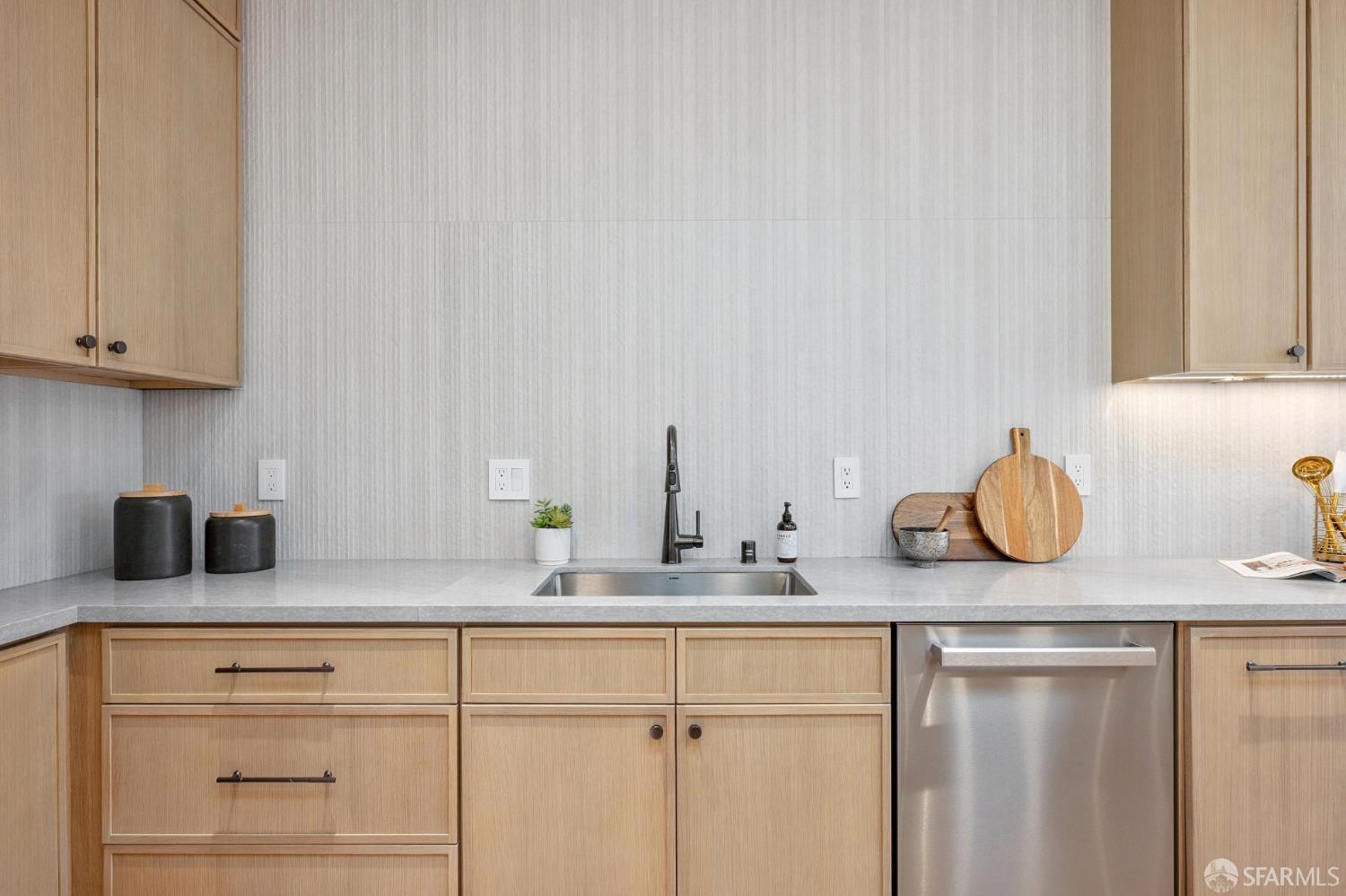 Detail Gallery Image 28 of 99 For 382 Lisbon St, San Francisco,  CA 94112 - 3 Beds | 4/1 Baths