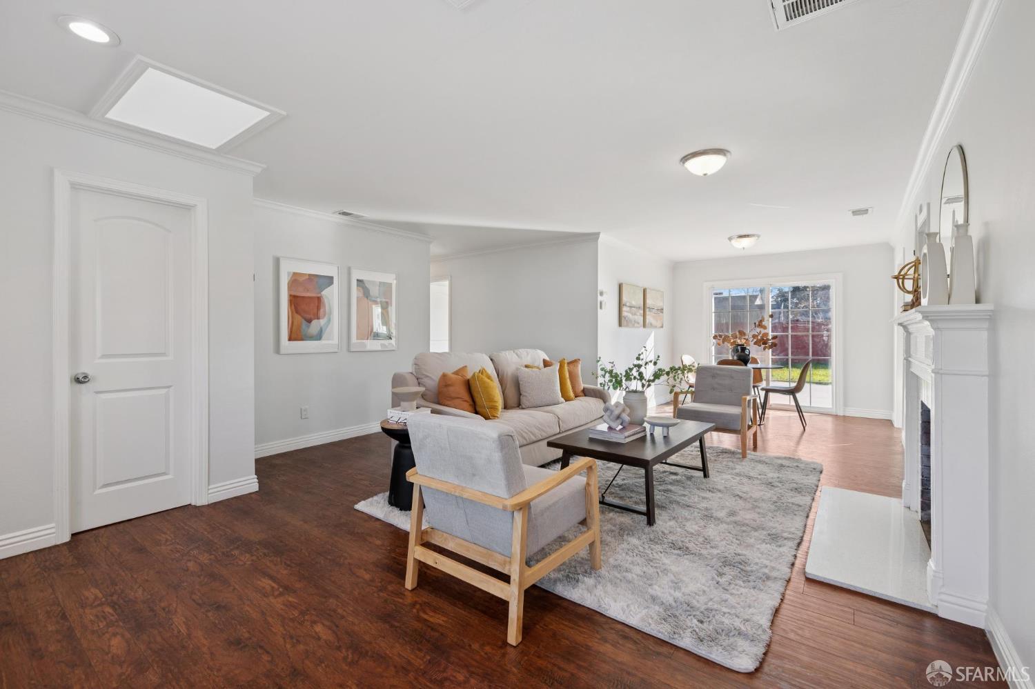 Detail Gallery Image 4 of 29 For 2379 Geraldine Dr, Pleasant Hill,  CA 94523 - 4 Beds | 3 Baths