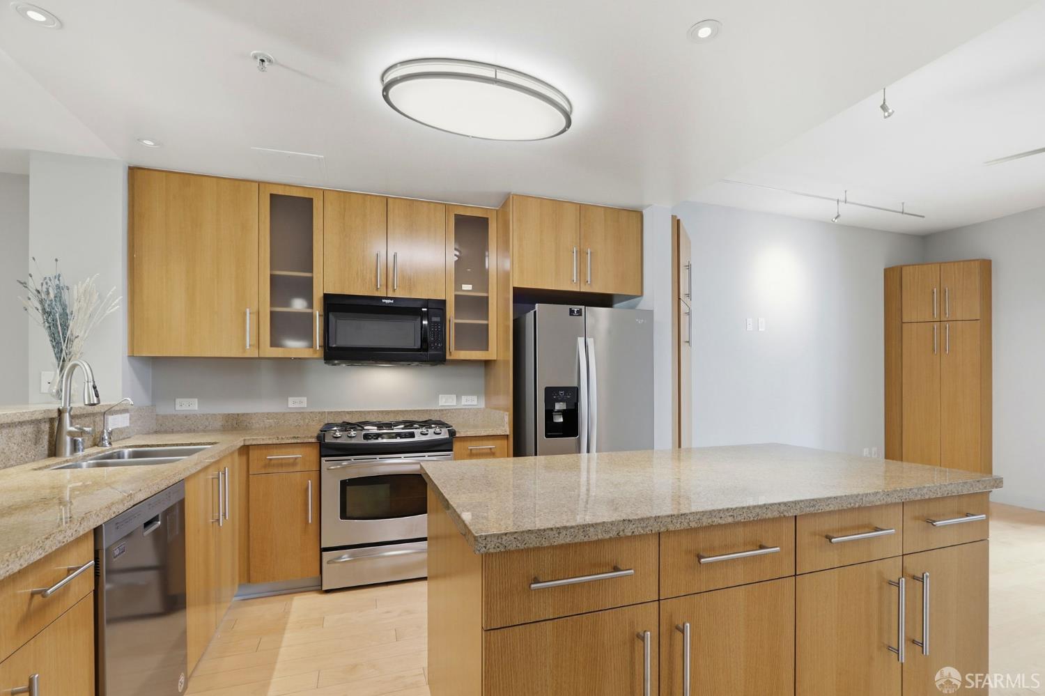 Detail Gallery Image 14 of 63 For 25 S 3rd St #118,  San Jose,  CA 95113 - 3 Beds | 3 Baths