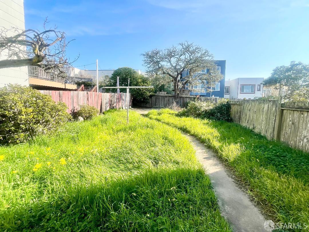 Detail Gallery Image 3 of 9 For 2442 26th Ave, San Francisco,  CA 94116 - 2 Beds | 1 Baths