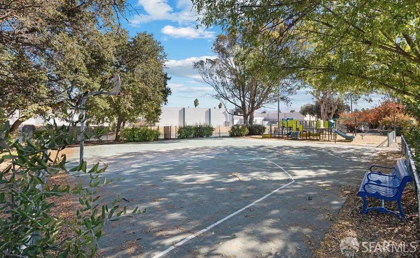 Detail Gallery Image 8 of 10 For 1036 Oak Grove Rd #23,  Concord,  CA 94521 - 1 Beds | 1 Baths