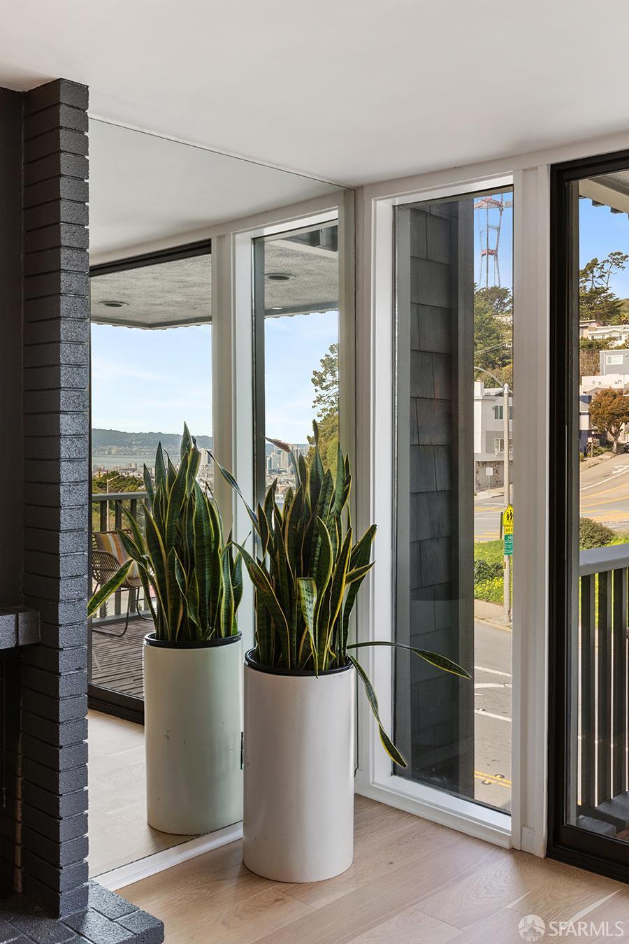 Detail Gallery Image 3 of 46 For 5004 Diamond Heights Blvd, San Francisco,  CA 94131 - 4 Beds | 2/1 Baths