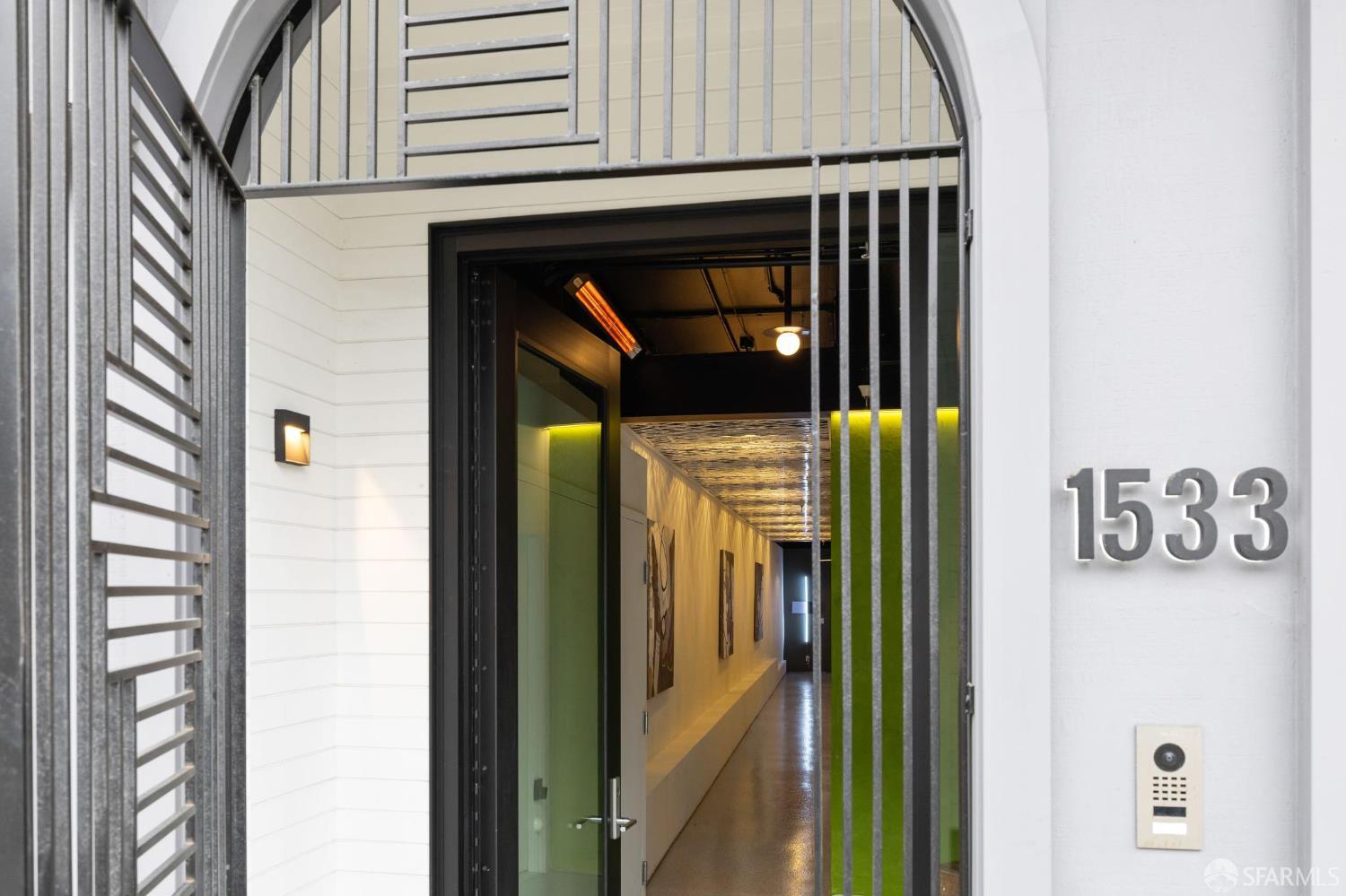 Detail Gallery Image 2 of 58 For 1533 Pacific Ave, San Francisco,  CA 94109 - 3 Beds | 3/2 Baths