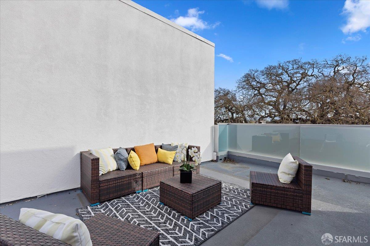 Detail Gallery Image 31 of 37 For 7991 Regional Cmn, Dublin,  CA 94568 - 3 Beds | 3 Baths