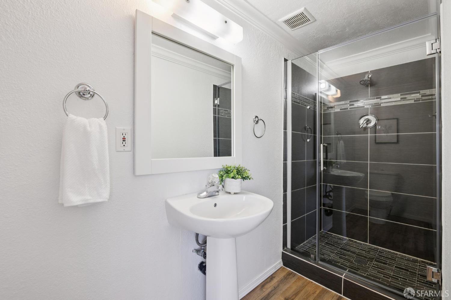 Detail Gallery Image 23 of 29 For 2379 Geraldine Dr, Pleasant Hill,  CA 94523 - 4 Beds | 3 Baths