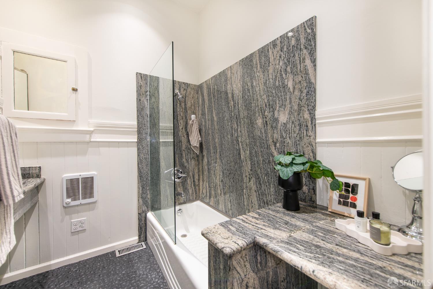 Detail Gallery Image 34 of 46 For 220 Scott St, San Francisco,  CA 94117 - 3 Beds | 1 Baths