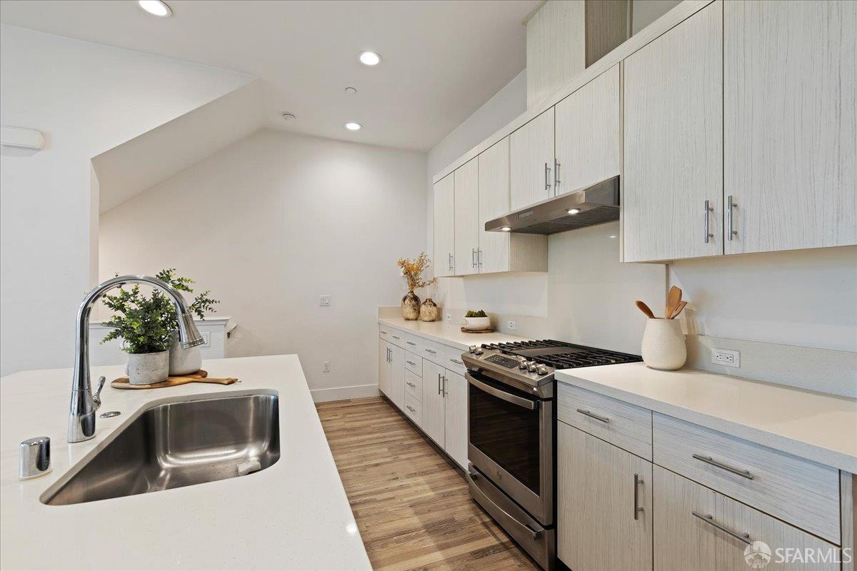 Detail Gallery Image 11 of 37 For 7991 Regional Cmn, Dublin,  CA 94568 - 3 Beds | 3 Baths