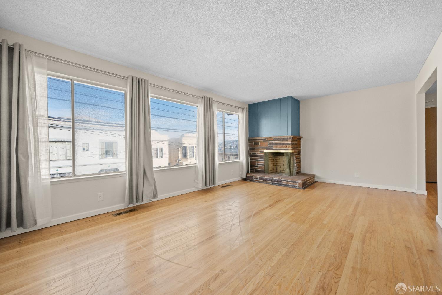 Detail Gallery Image 2 of 21 For 329 Woolsey St, San Francisco,  CA 94134 - – Beds | – Baths