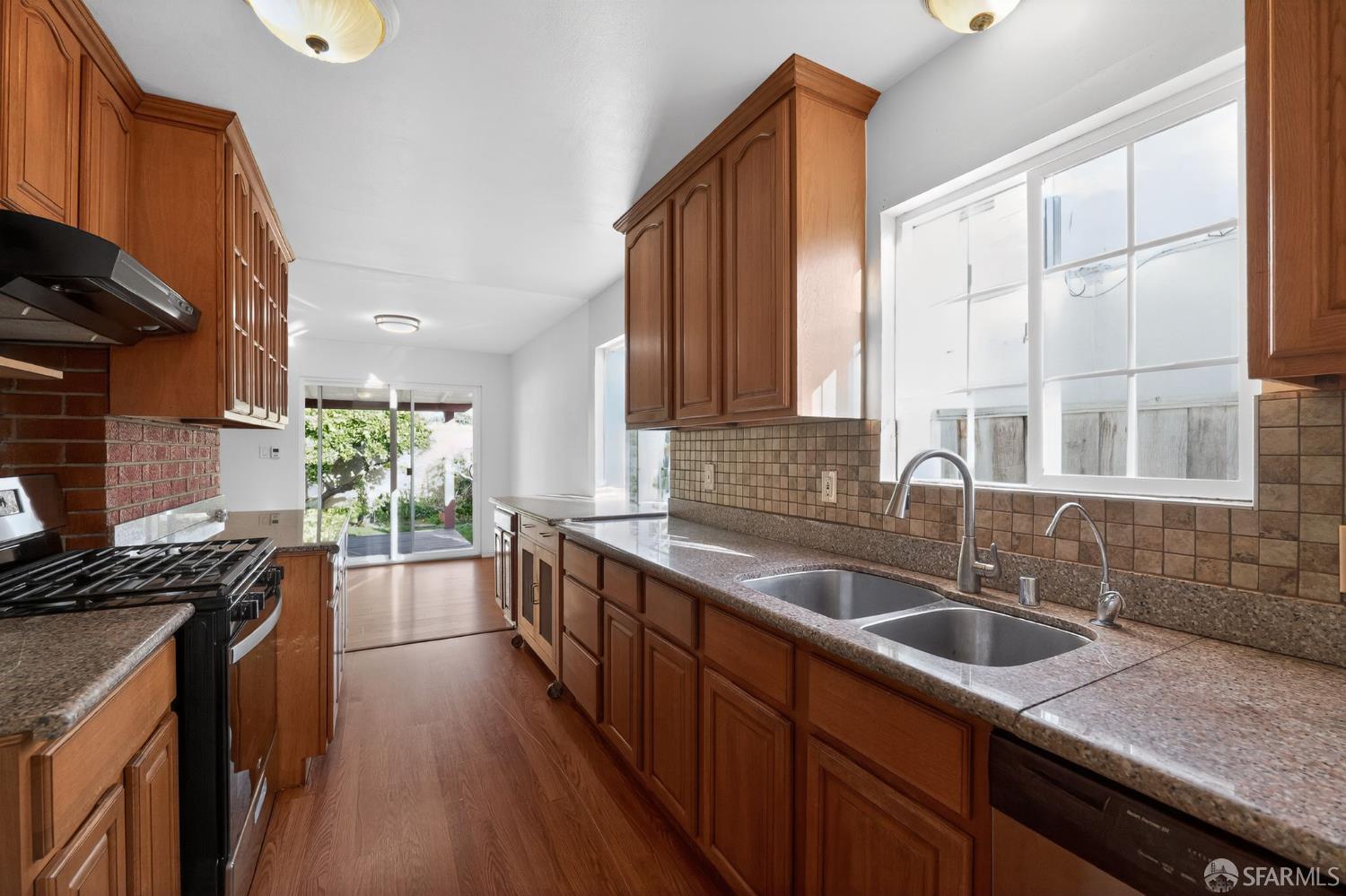 Detail Gallery Image 5 of 25 For 1391 via Faisan St, San Lorenzo,  CA 94580 - 3 Beds | 2 Baths