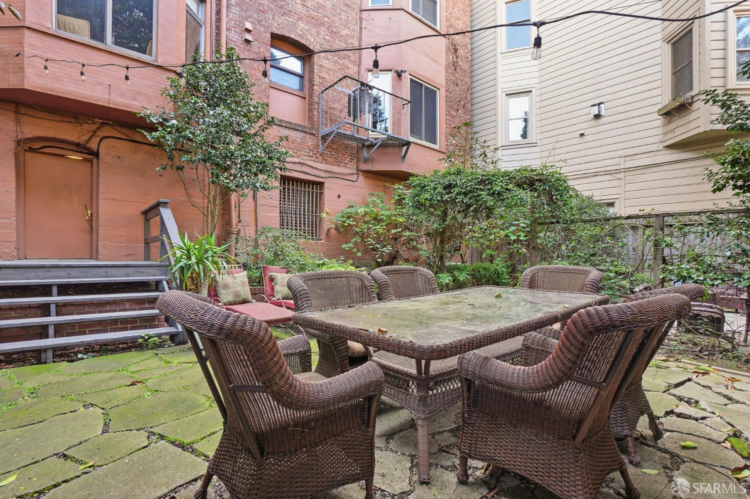 Detail Gallery Image 37 of 42 For 1760 Pacific Ave #4,  San Francisco,  CA 94109 - 3 Beds | 2 Baths