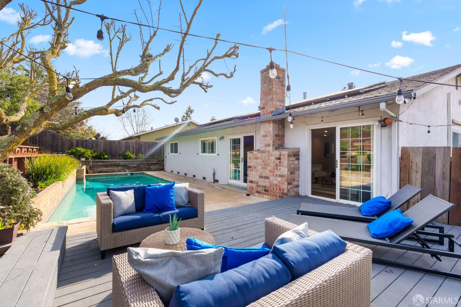 Detail Gallery Image 50 of 59 For 1548 Fieldcrest Dr, Pleasant Hill,  CA 94523 - 4 Beds | 2/1 Baths